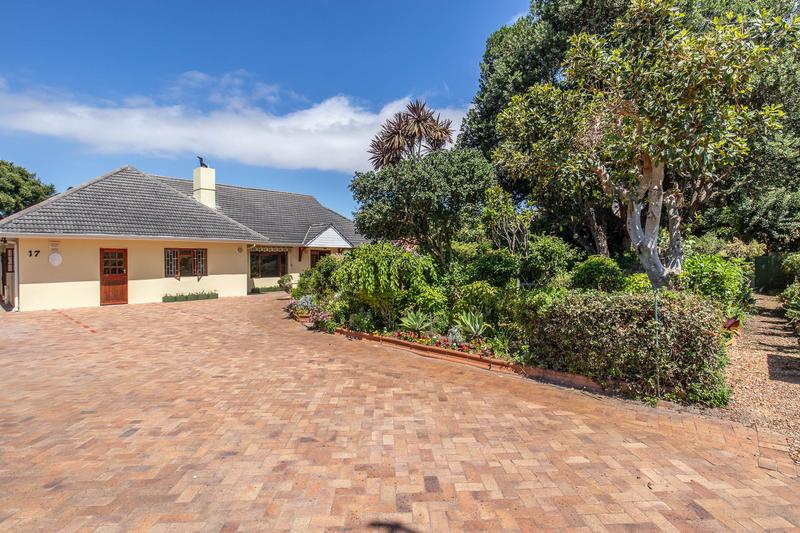 5 Bedroom Property for Sale in Bergvliet Western Cape